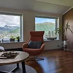 Sea & Mountain View Apartment Tromso