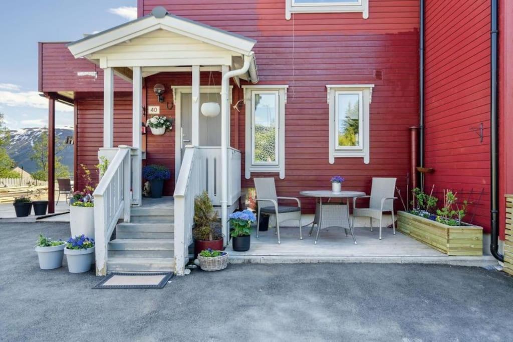 Sea & Mountain View Apartment